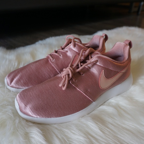 nike rose pink shoes